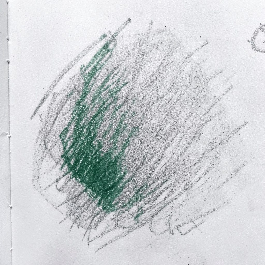 Graphitstift-Zeichnung: Sperrholz-Möbelstück mit sichtbaren Furnierschichten, umgeben von ruhigen Grau- und warmen Holzbrauntönen